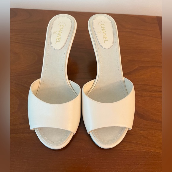 Vintage Chanel White Sandal 36.5 US 6.5 - Picture 2 of 9